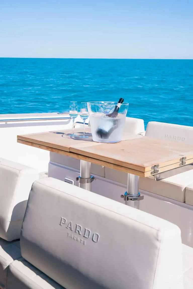 pardo-43-luxury-boat-rental-mph-club