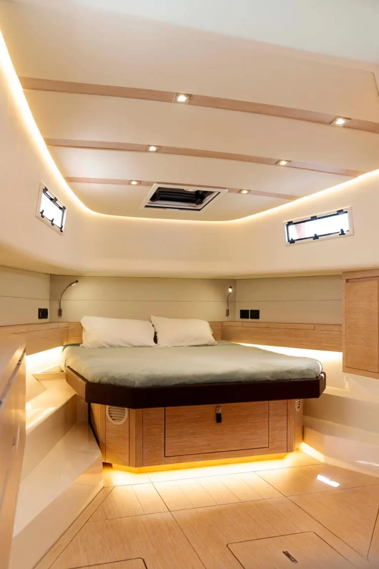 pardo-43-yacht-charters-master-stateroom-mph-club