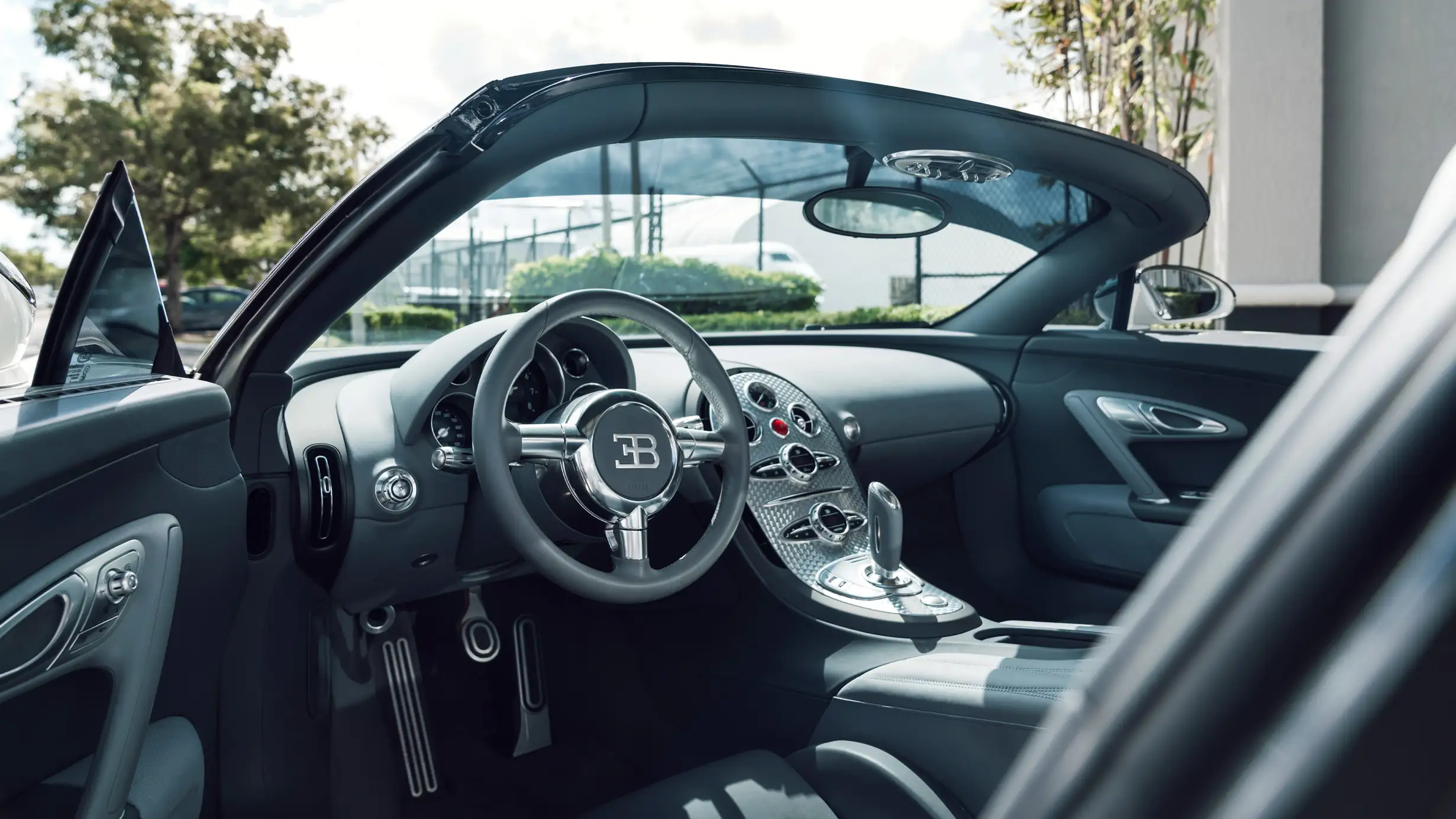 Bugatti Veyron roadster rental interior mph club