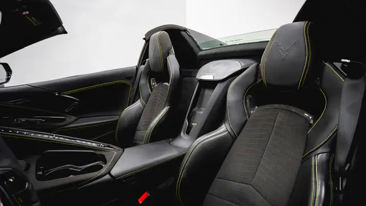 black-on-black-chevrolet-corvette-c8-for-rent-miami-interior-view-mph-club