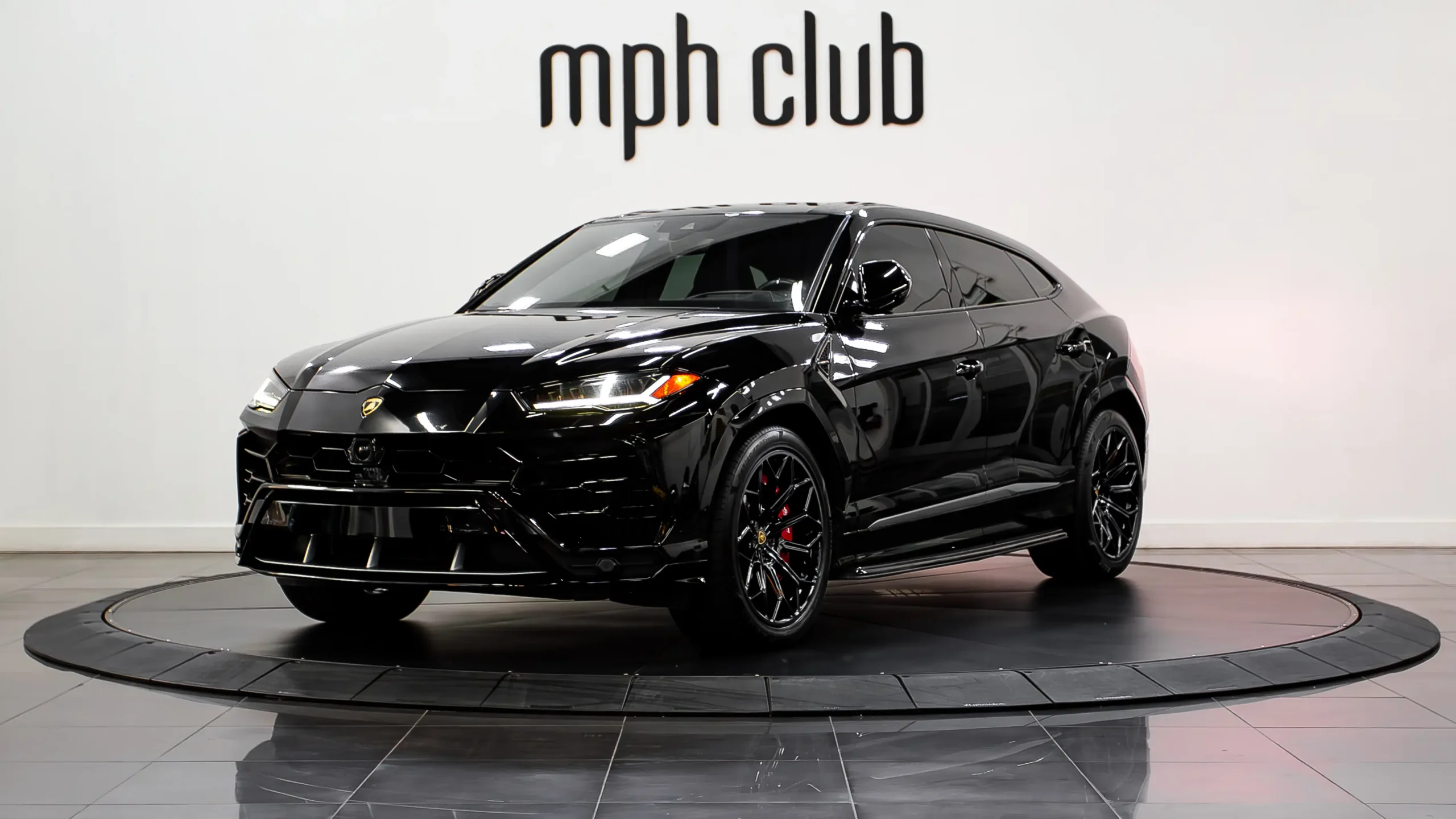 2021 Lamborghini Urus's photo