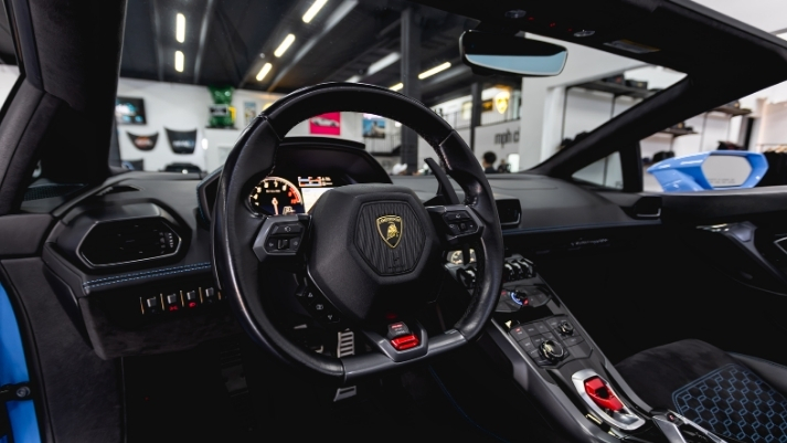 light-blue-lamborghini-huracan-spyder-dashboard-view-mph-club