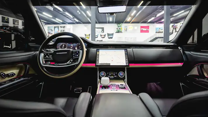 range-rover-sv-rental-dashboard-view-mph-club
